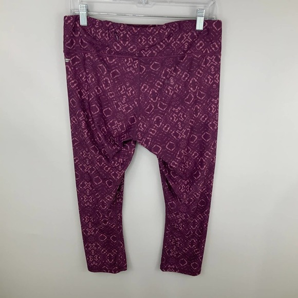FABLETICS Amara Mid-Rise Powerlite Crop leggings - Picture 3 of 8
